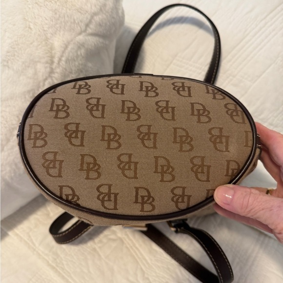 Dooney & Bourke Monogram Bucket Shoulder Bag 9x10 EUC - Picture 8 of 12